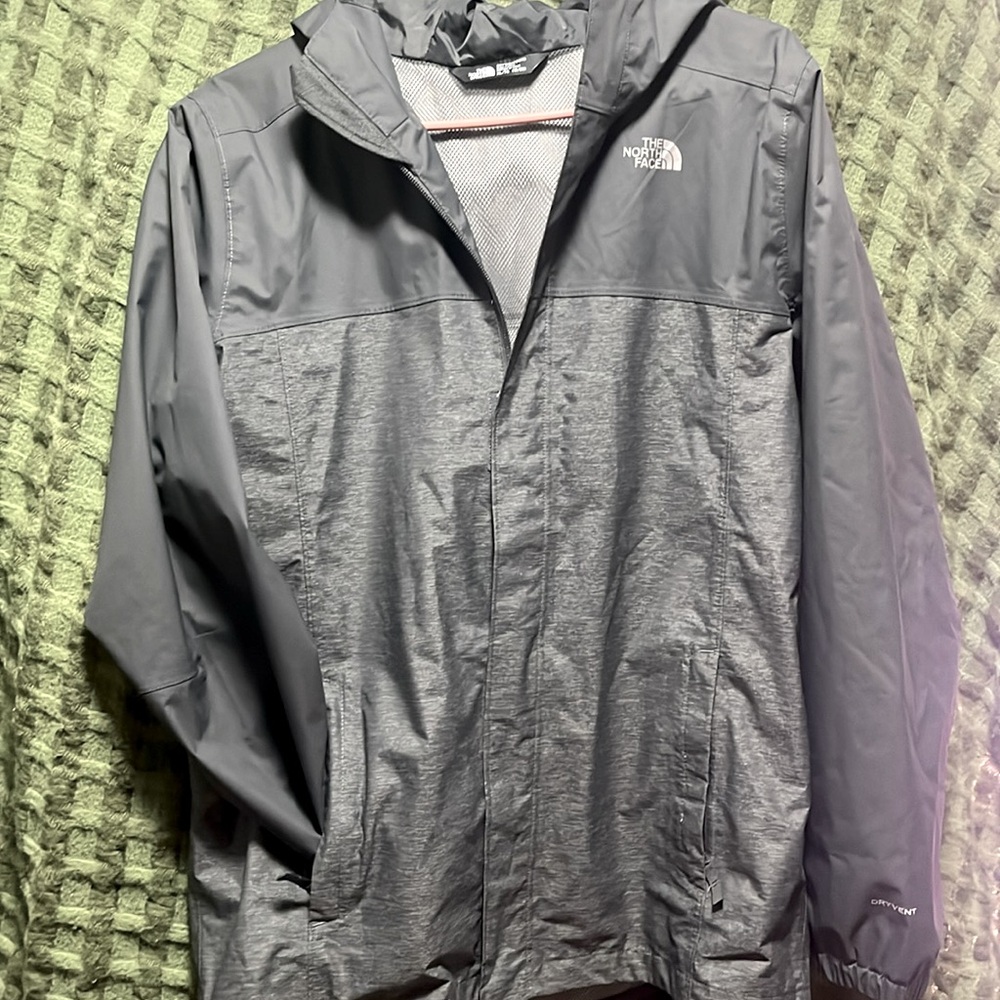 The north face rain jacket new smoke and pet free